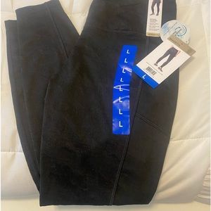 COPY - Nice leggings! Pockets for days. Compression fitting!